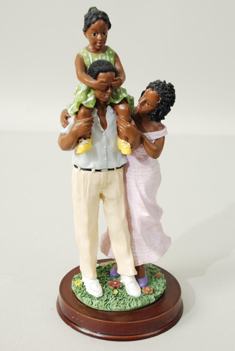 Figurine Family Wooden Base/PC Size-3.75